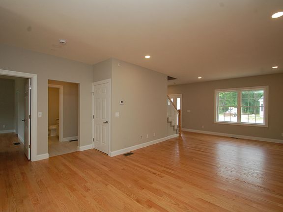 3rd image of 9B Villa Lane #3B