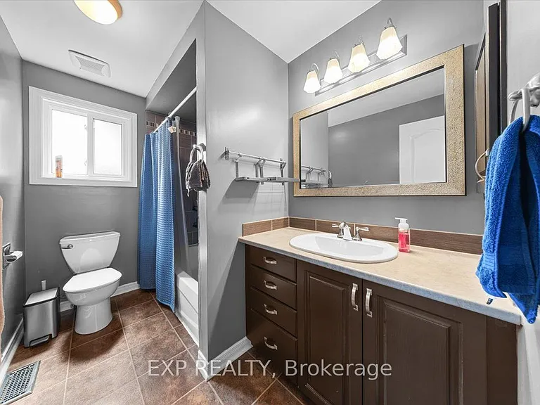 32 Flanders St — Photo 23