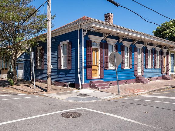 2nd image of 1705 Burgundy St