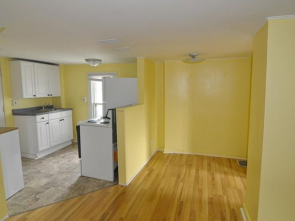 2nd image of 917 Wall St APT 2