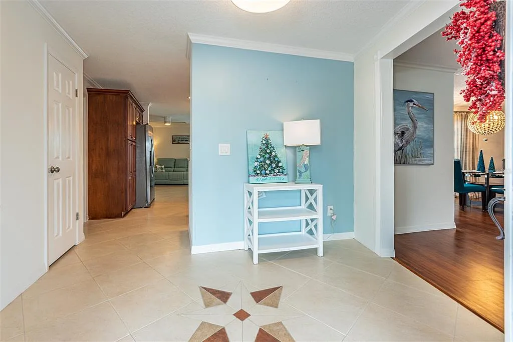 3 bed, 2.0 bath, 1791 sqft, $5,600 — Photo 2