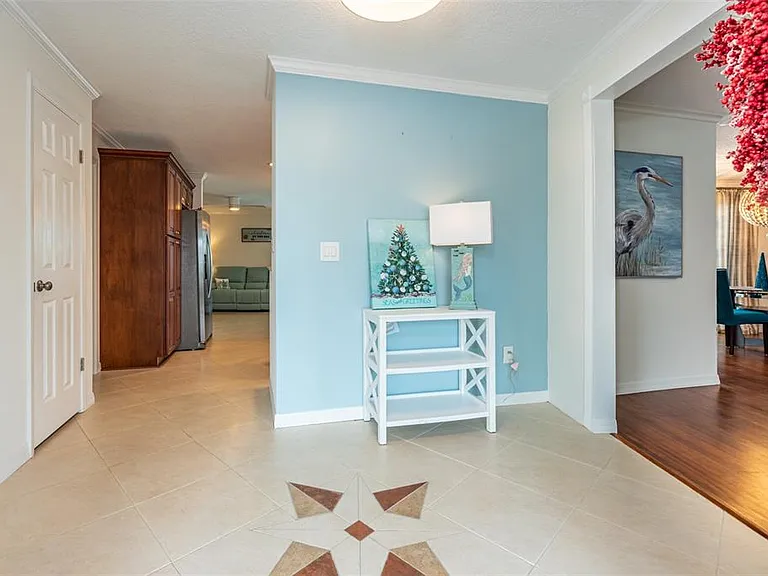 910 Chipaway Dr — Photo 2