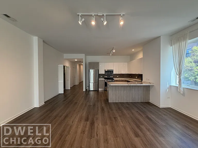 2500 S Wabash Ave #201 — Photo 5