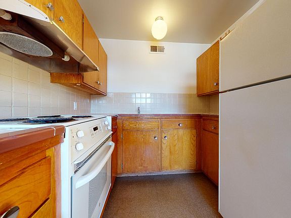 3rd image of 444 Warren Dr #4