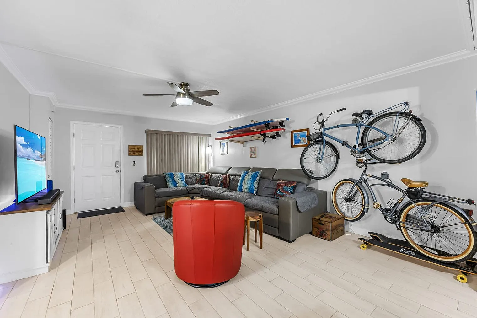 2 bed, 2.0 bath, 1108 sqft, $3,357 — Photo 2