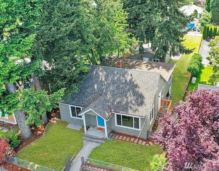 1st image of 2930 39th Ave NE