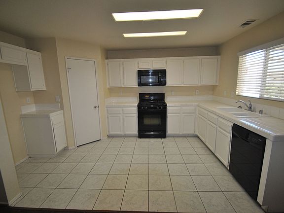 5th image of 11329 Jacaranda Cir