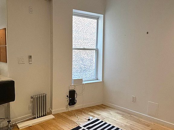 4th image of 207 Grand St #2