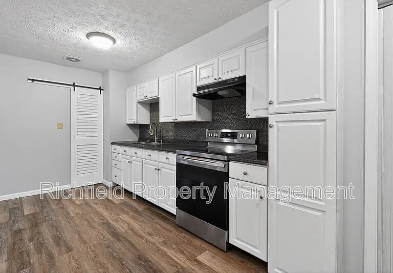 1260 Lincoln Dr — Photo 8