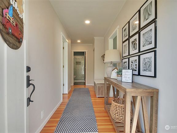 4th image of 217 Bowlin Avenue NE