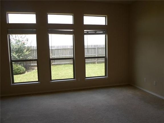 bedroom-23230259