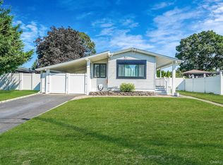 107 Days Ave, Selden, NY 11784