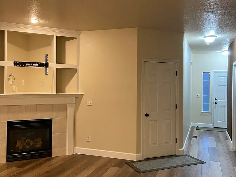 187 SE 44th Way — Photo 4