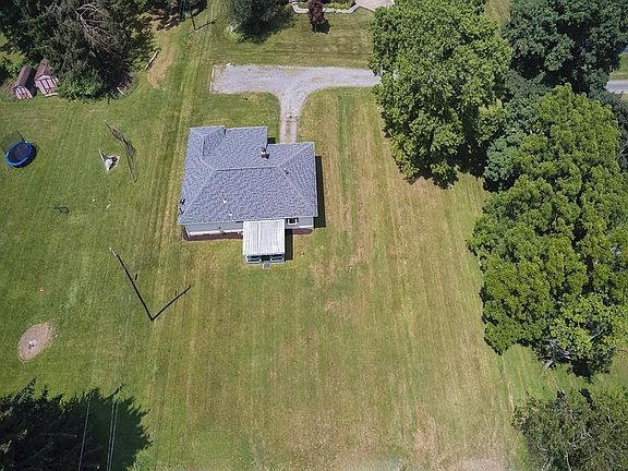 5th image of 2488 Banks School Rd