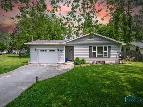 23704 E 2nd St, Grand Rapids, OH 43522
