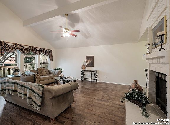 4th image of 902 Amberstone Dr