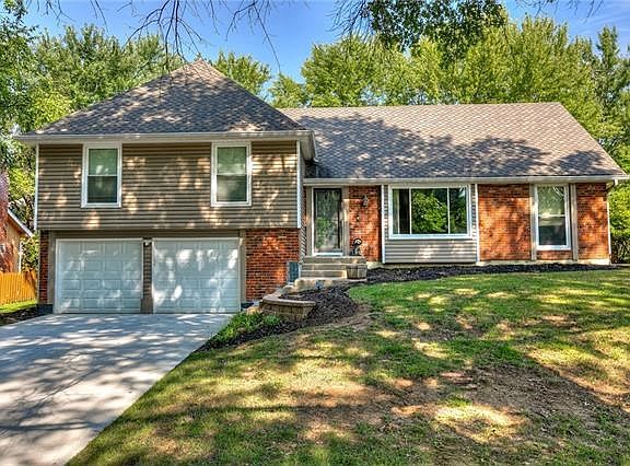 2nd image of 8124 NW Twin Oaks Dr