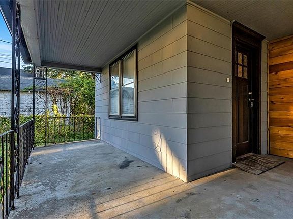 3rd image of 1709 Corrington Ave