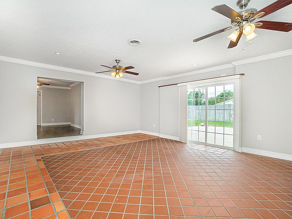 5th image of 555 Gateway Dr