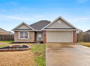 1562 Hutchinson St, Pea Ridge, AR 72751