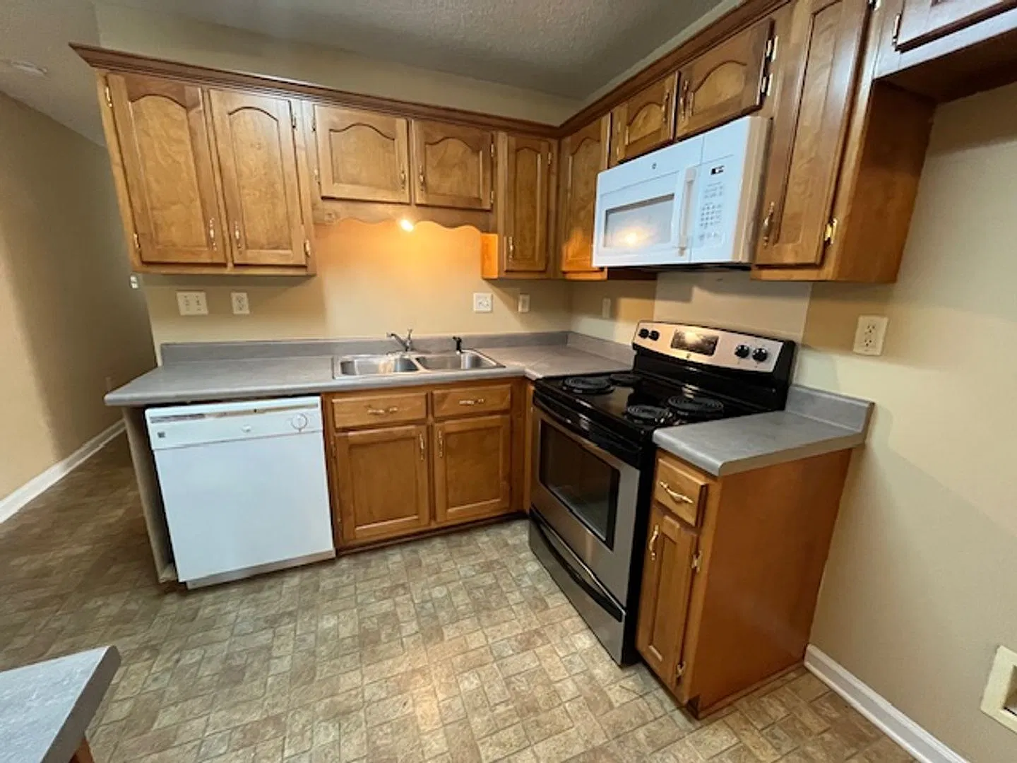Renovated 2 Bedroom 2 Bath Home for Rent! — Photo 3