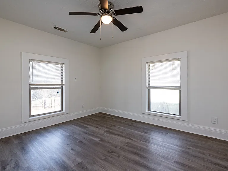 406 Paines Ave NW — Photo 11
