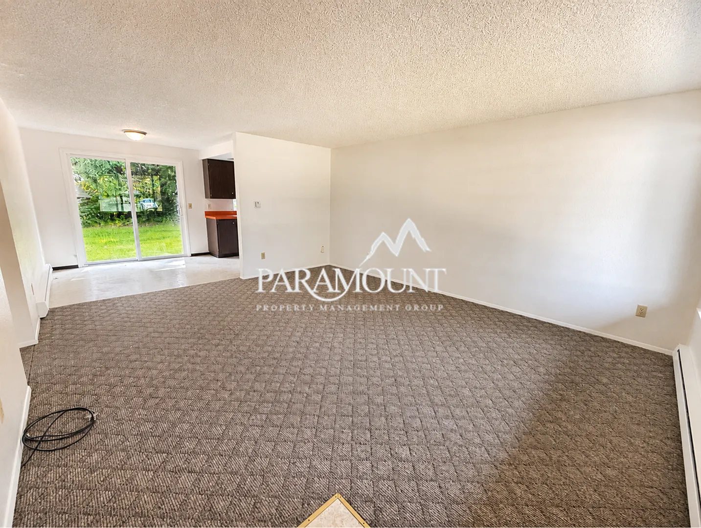 (Application Pending)Charming 2-Bedroom Duplex with Garage! — Photo 3