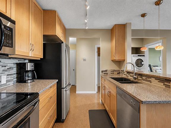 4th image of 1513 E 26th Ave SW #302