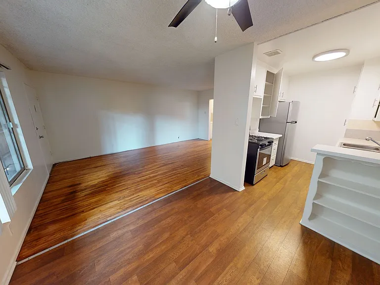 Amazing 2 bedroom & 1 bathroom unit - Los Angeles! — Photo 7