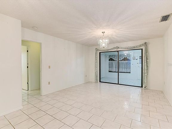 4th image of 4033 Kincord Ln