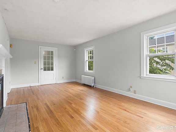 4th image of 215 Commonwealth Avenue