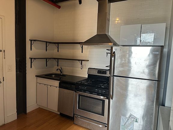 4th image of 390 S 2nd St APT 4C