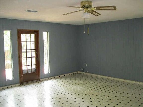 4th image of 1925 Bay Oaks Ct