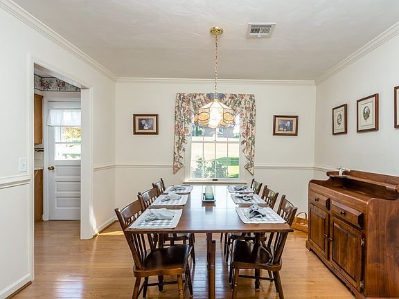 5th image of 1064 Chestnut Dr