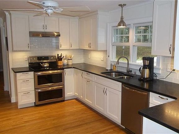 3rd image of 69 Oakwood Dr