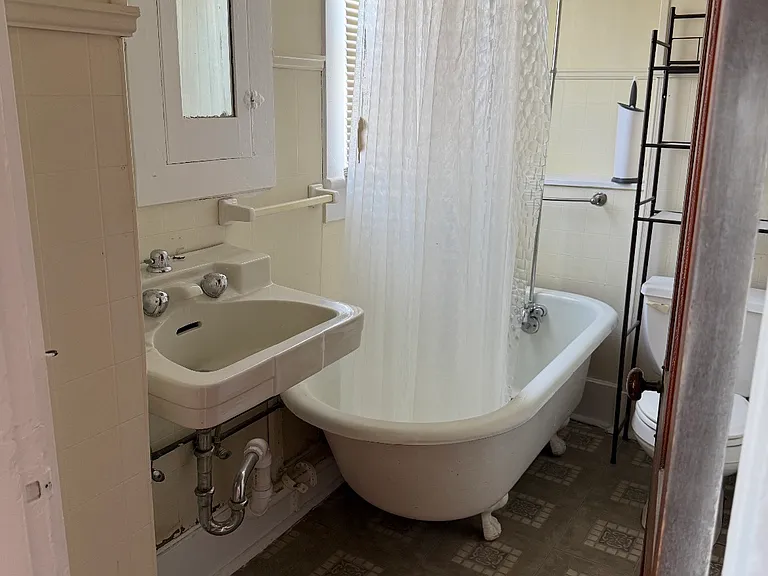 Rogers 304 E Lucas St — Photo 8