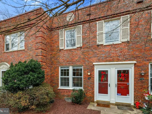 1400 S Barton St APT 425, Arlington, VA 22204