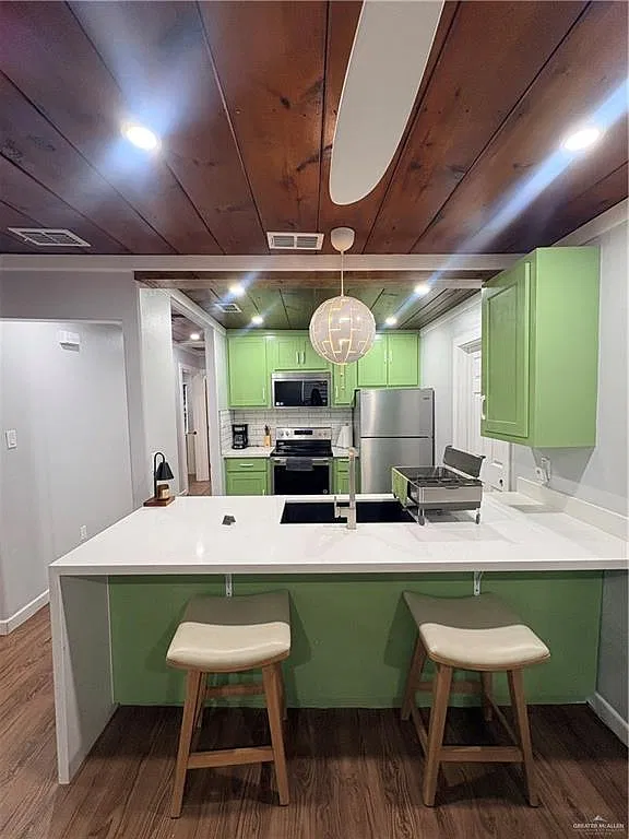 3 bed, 2.0 bath, 1152 sqft, $2,200 — Photo 4