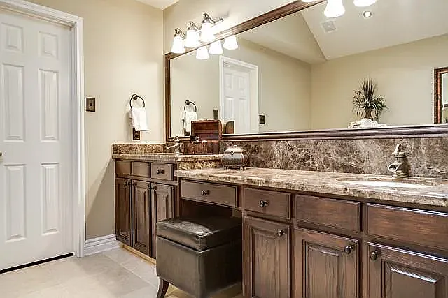 543 Village Green Dr — Photo 5