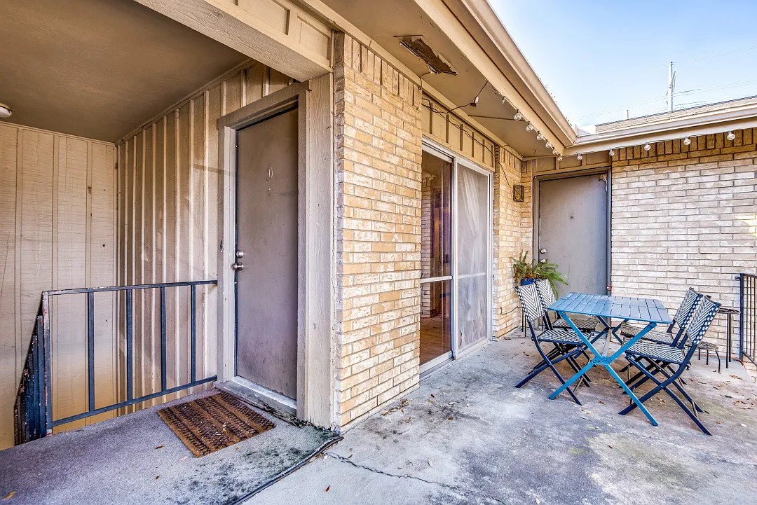 3 bed, 1304 sqft, $2,100 — Photo 2