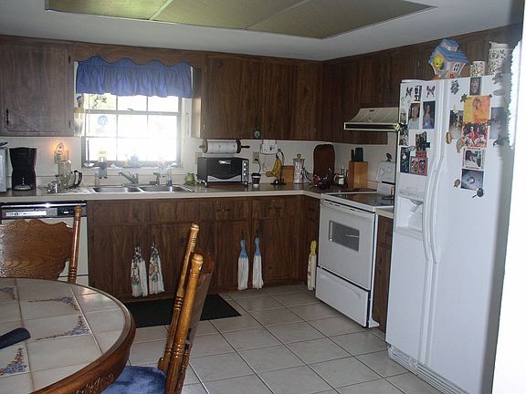 Eat-in kitchen