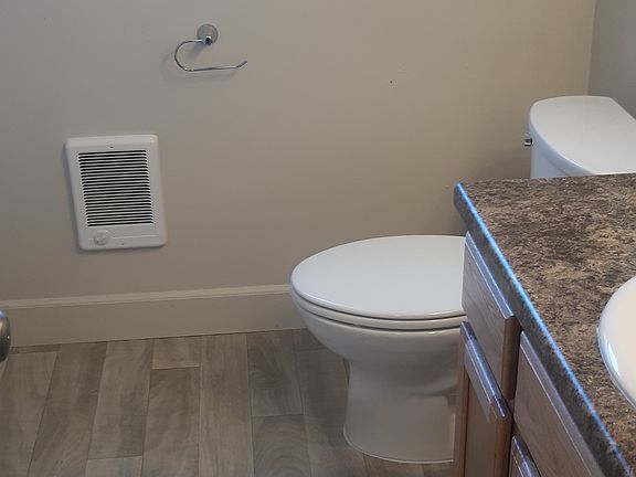 5th image of 250 Adella St #1