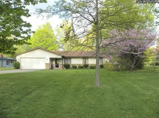 6141 Mackenzie Rd, North Olmsted, OH 44070