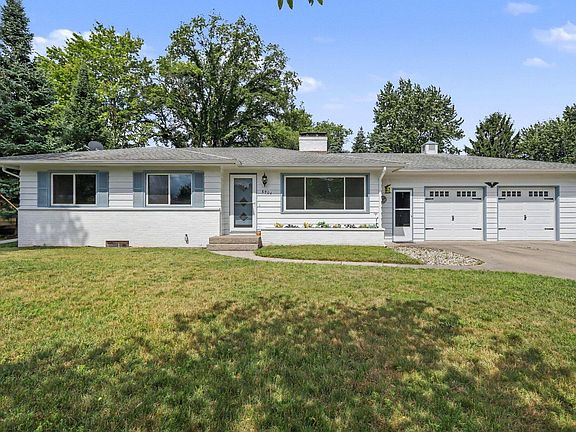 3rd image of 8904 Dolphin St