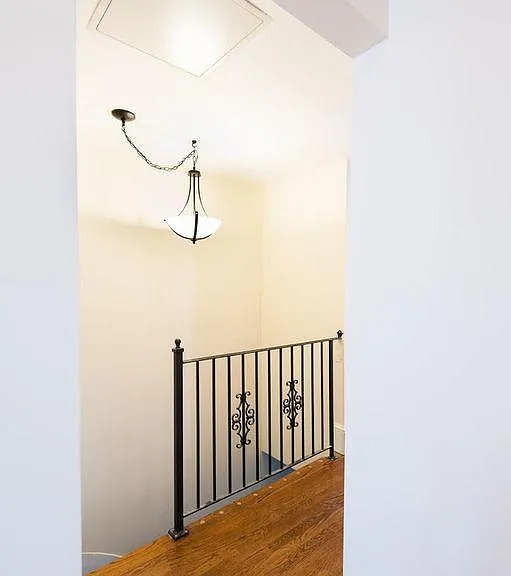 527 E 4th St #1 — Photo 14