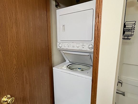 4th image of 155 W Oak Leaf Dr #3