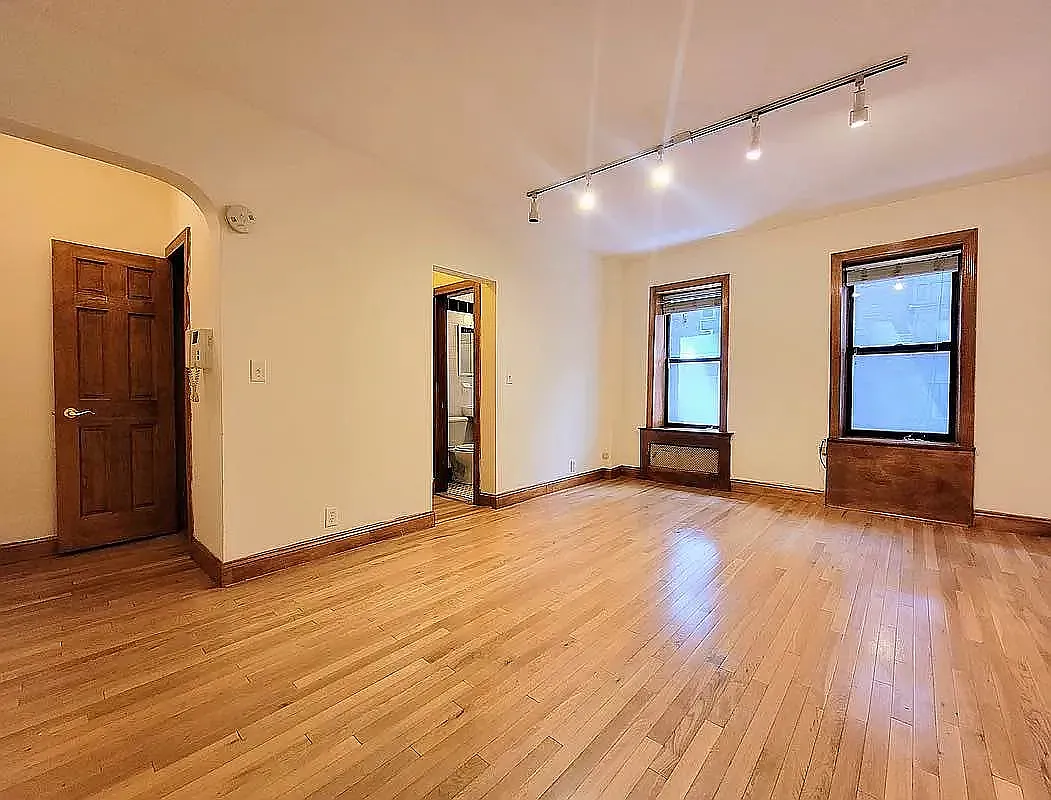 150 West 21st Street — Photo 1