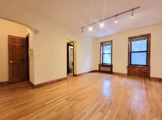 150 W 21st St #1M, New York, NY 10011