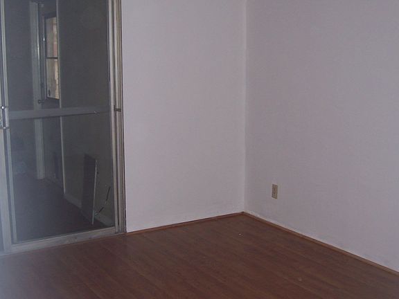 Den or 4th bedroom with new pergo flooring