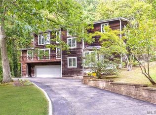 1 Bittersweet Ct, Centerport, NY 11721